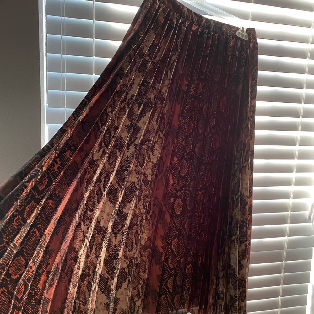 •Snakeskin Skirt•